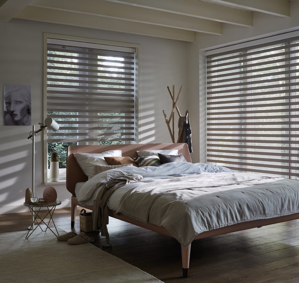 Slaapkamer met witte lamellen