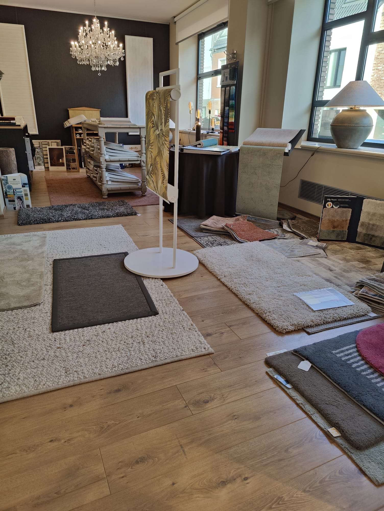 Tapijten in de toonzaal van Het Woonhuis